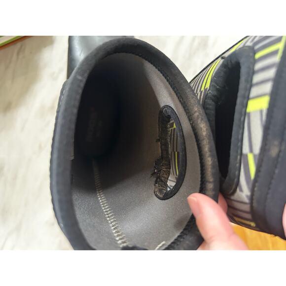 Bogs Kids Size 13 Black & Multi Color Green Printed Rain Boot - Picture 8 of 11